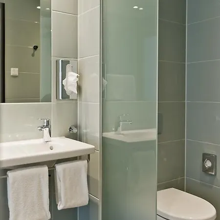 Super 8 By Wyndham Munich City North 3* München