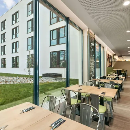 Super 8 By Wyndham Munich City North Hotel