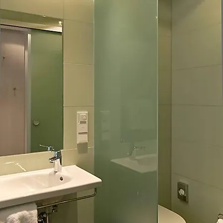 Super 8 By Wyndham North Отель