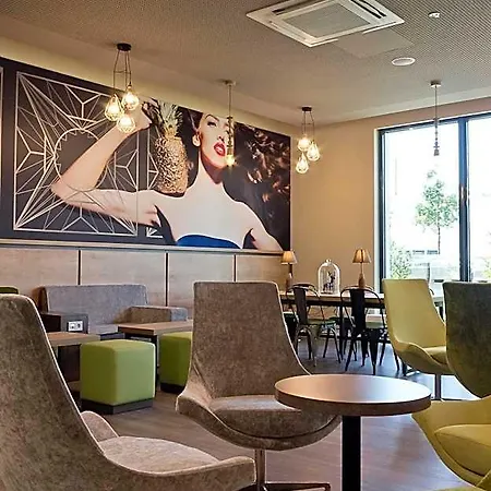 酒店 Super 8 By Wyndham North 3*