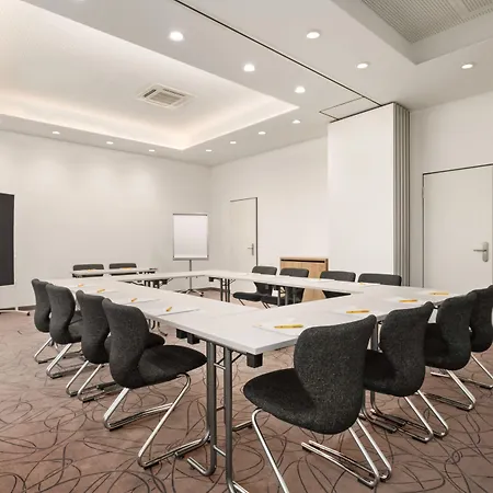 Super 8 By Wyndham North מלון
