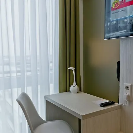 Super 8 By Wyndham Munich City North Hotel