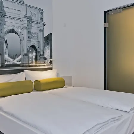 Hotel Super 8 By Wyndham Munich City North 3*