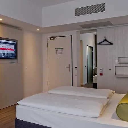 Hotel Super 8 By Wyndham Munich City North