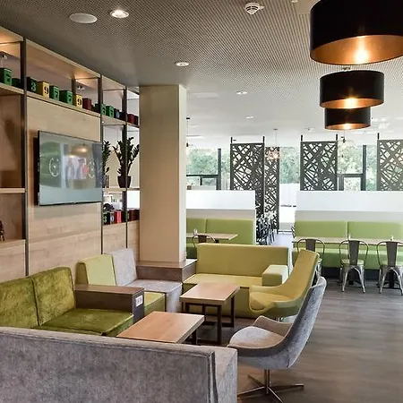 Super 8 By Wyndham North Отель