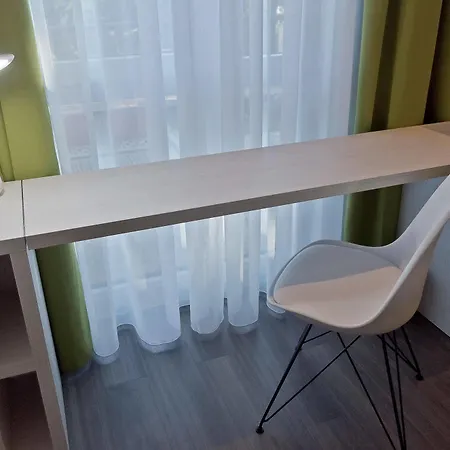 Super 8 By Wyndham Munich City North Hotel