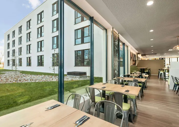 Hotel Super 8 By Wyndham North