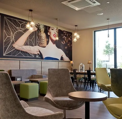 Hotel Super 8 By Wyndham North