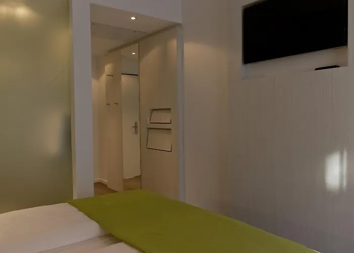 Super 8 By Wyndham North Hotel