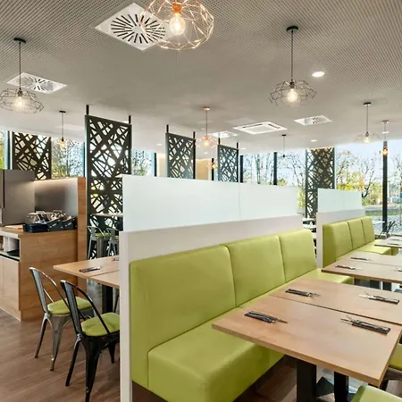 Super 8 By Wyndham Munich City North Hotell München