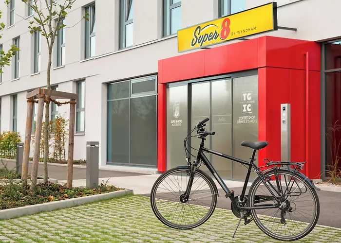 Super 8 By Wyndham North Отель