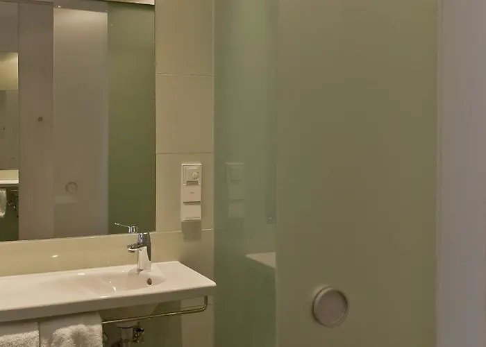 Super 8 By Wyndham North 3* München