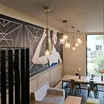 Super 8 By Wyndham Munich City North Hotell 3*