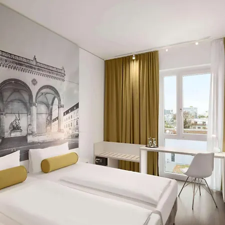 Super 8 By Wyndham Munich City North 3*